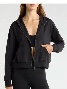 Vuori Crop Black Zip Hoodie Sweater